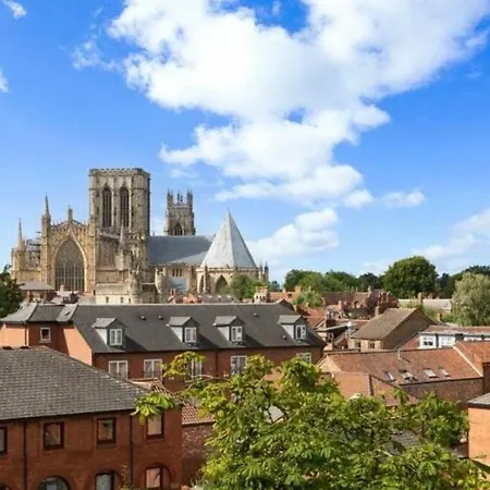 Apartment County House Minster View Free Parking New