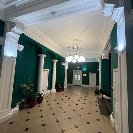 County House Minster View Free Parking New York